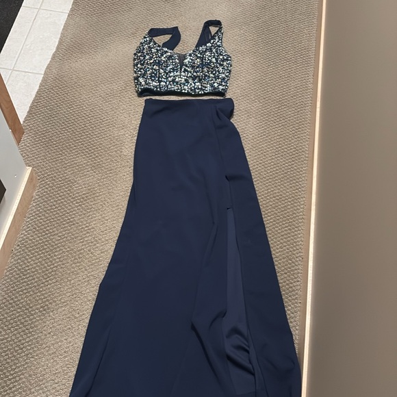 Elegant evening dress - Picture 2 of 5